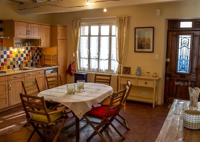 Gite Du Cafe Suquet Giroussens 사진