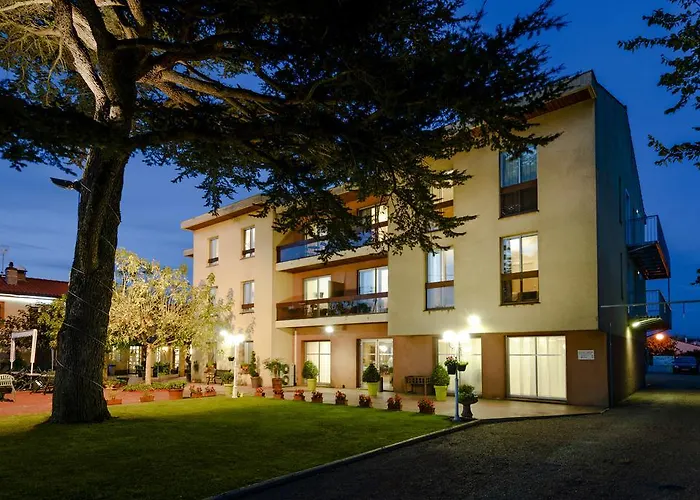 Hotel Restaurant Les Pins Fonbeauzard photo