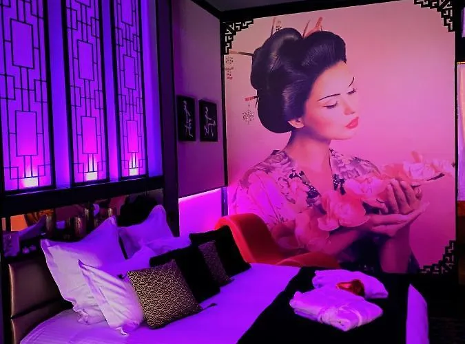 صورة Suite 5 Etoiles 50 Nuances Plus Zen Avec Jacuzzi Et Jeu Pour Adulte Lagrace-Dieu