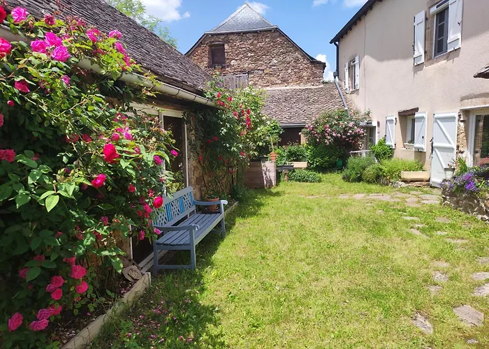 Grande Maison Familiale - Proche Rodez, Wifi, Calme Et Jardin Luc foto
