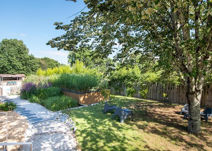 Фото L Escapade Nature Et Gourmande Gites, Chambres D'Hotes, Piscine, Spa Toulouse Colomiers Gers Pujaudran