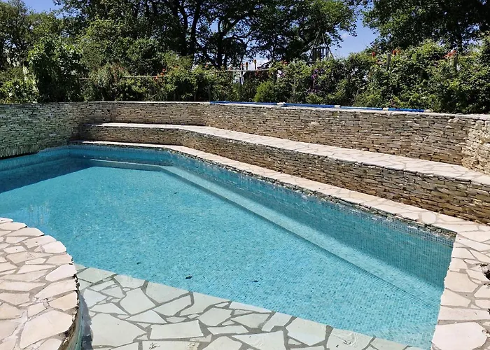 Photo de Villa Gite Avec Piscine, Boulodrome, Spa à Durfort 