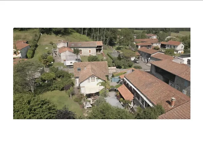 Giteducheminduboutduvillage Montegut  photo