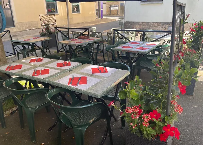 Logis Hotel Restaurant Cazes Arazat Laissac photo