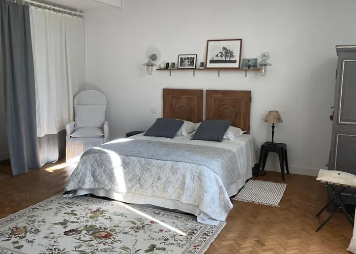 Labatut-RiviereGrande Chambre Au Calmeアパートメントの写真