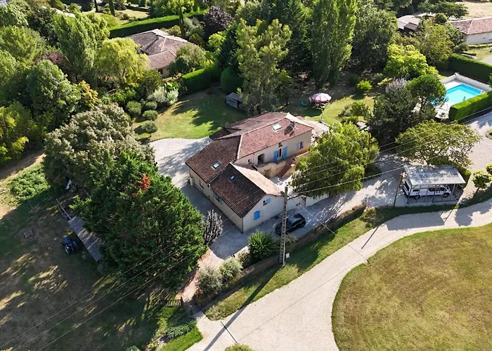 Фото Les Grands Maitres Chambre D'Hotes Montesquieu 