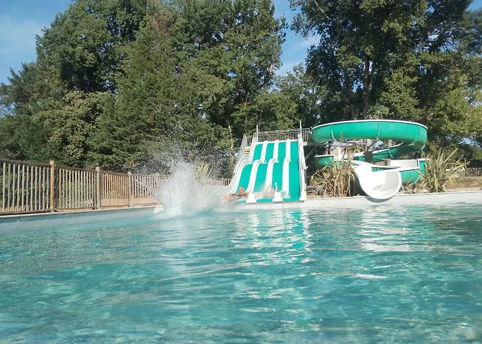 Camping Nature Le Valenty Lot En Vallee De La Dordogne Toboggan Geant Piscine Mini Golf Soturac foto