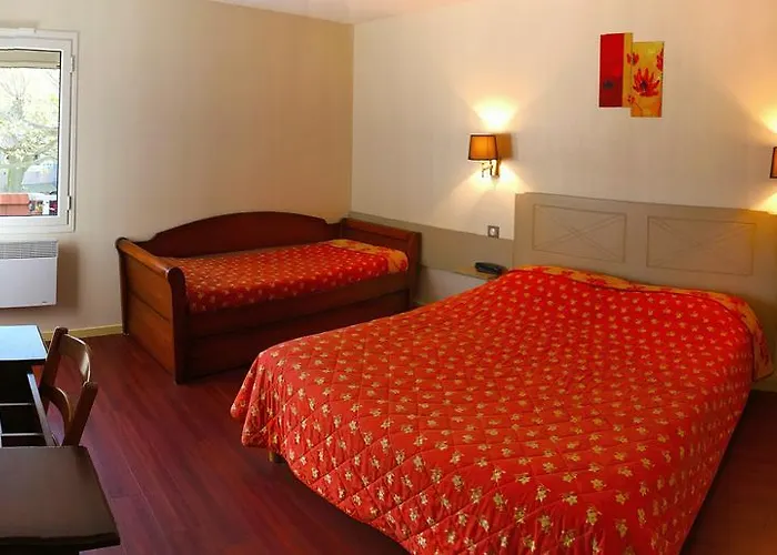 Logis Hotels - Hotel Et Restaurant De La Montagne Noire Dourgne photo