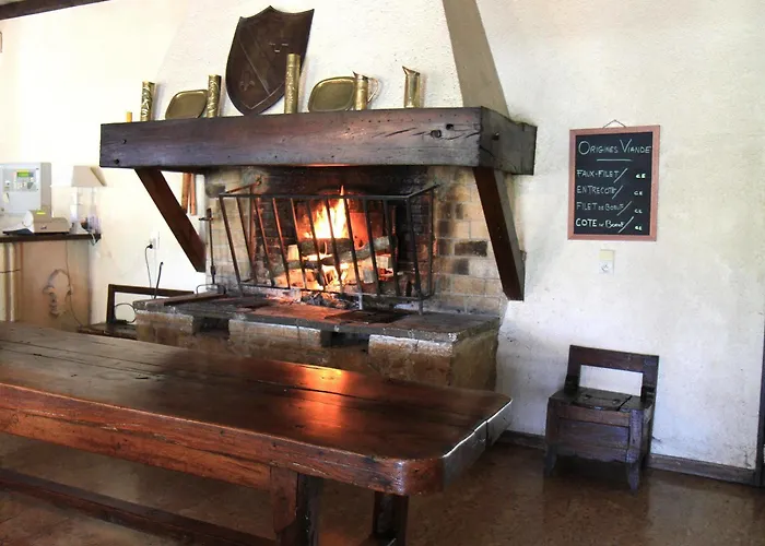 Hostellerie Du Lac LʼIsle-Jourdain zdjęcie