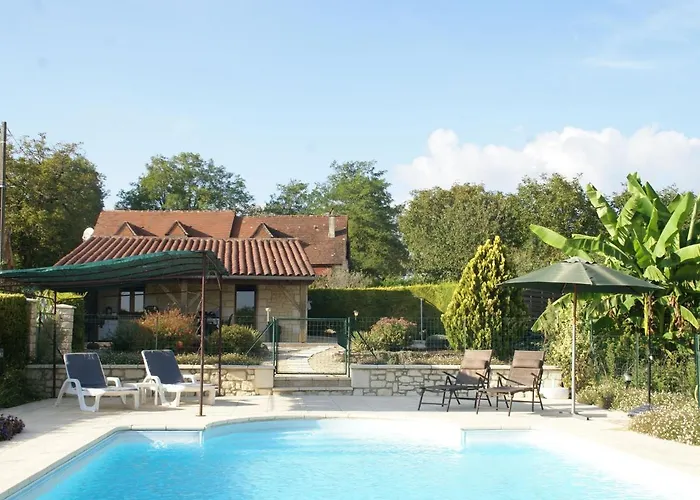 Attractive Holiday Home In Montcl Ra With Pool foto